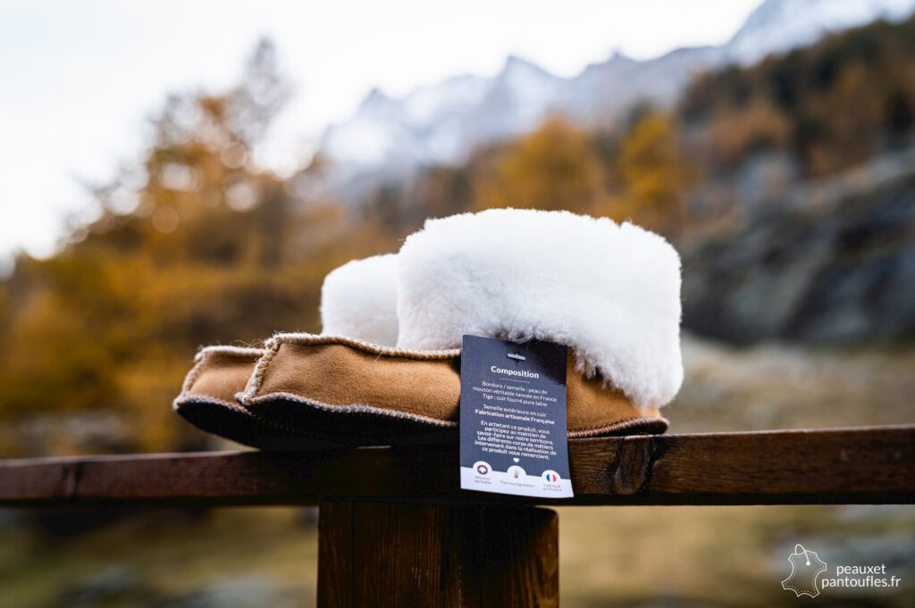 photographie packshot produits chaussons peau de mouton artisanat français peaux et pantoufles Normandie Designatic