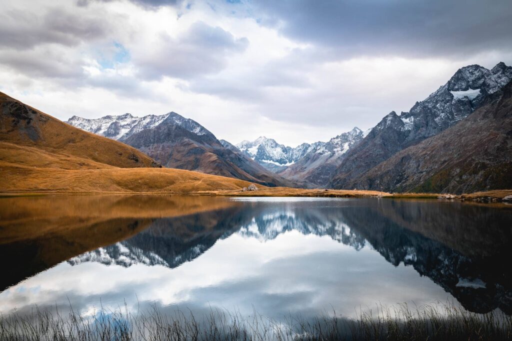 shooting photo tourisme office tourisme hautes vallees la grave claree izoard automne lautaret meije névache banque image paysage designatic